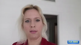 Eva Engel: resepsionis hotel minta dientot dari belakang