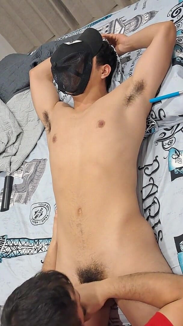 Bare skin man: Kahkahaları ve zevki aynı anda tutmak