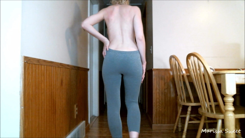 Marissa Sweet: Laufsteg in grauer yogahosen