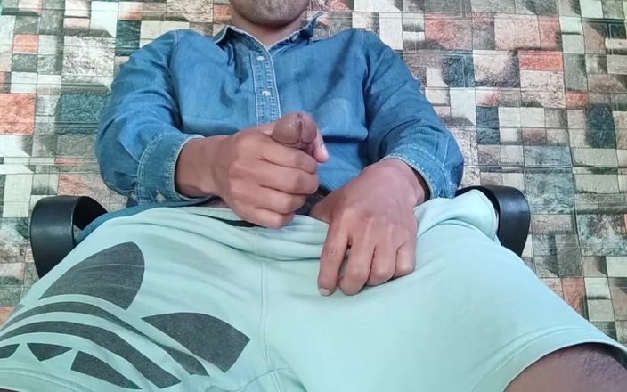 Hornyboy2058: Dar şortla mastürbasyon yapıyor - 2 kamera açısı, gerçek inleme, patlayıcı son