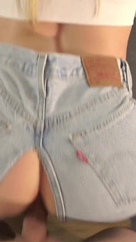Pissen und ficken teen mit jeans an