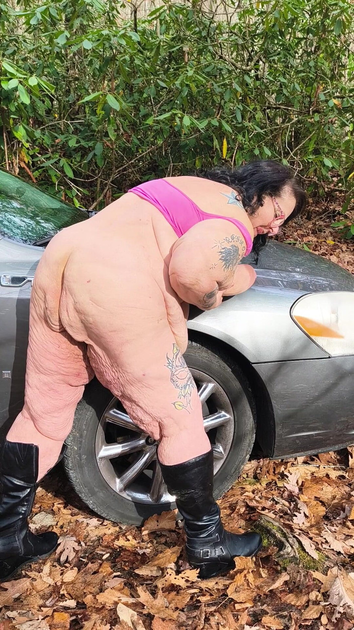 HerculesnVENUS: Buiten seks op de auto flex hoer buig die benen...