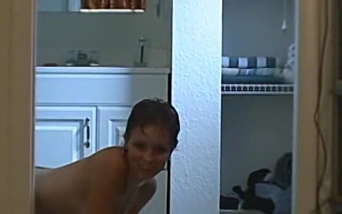 Homegrown Handjob: La branlette parfaite de Trinity