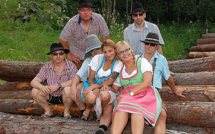 Lederhosen Gangbang: Немецкая трах-оргия с Lederhosen на улице