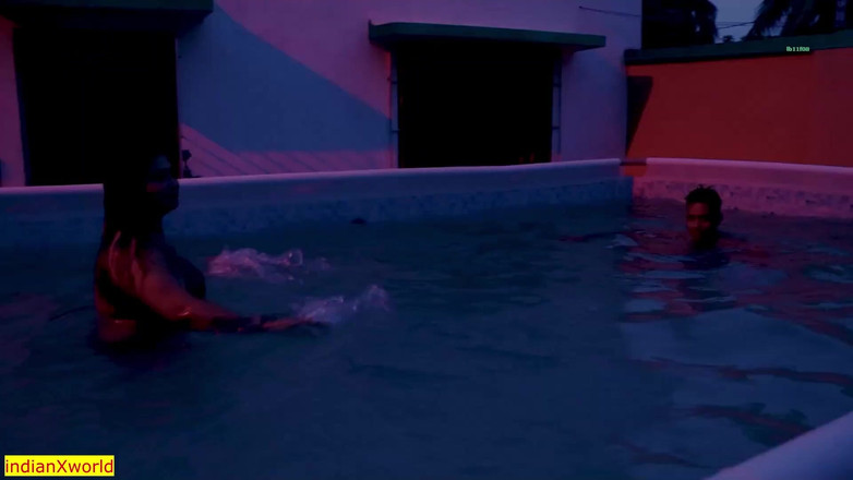 Indian Xshot: 元カノの前で愛し合うエッチな彼女!リアリティセックス