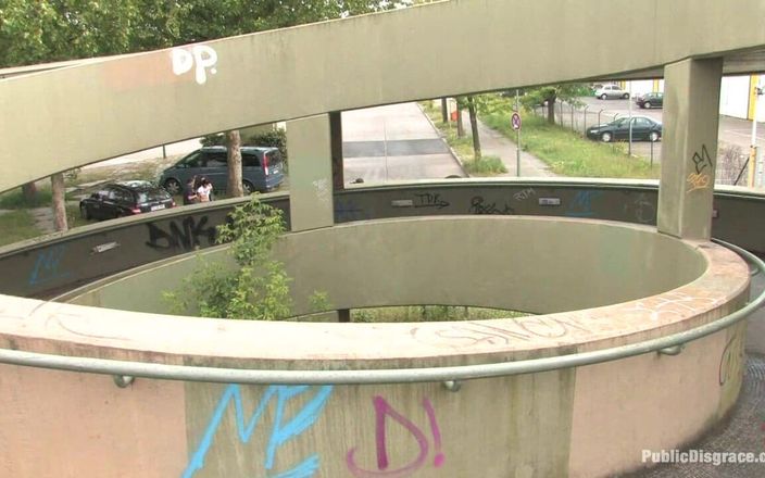 Public Disgrace by Kink: Köpek Yürüyüşü