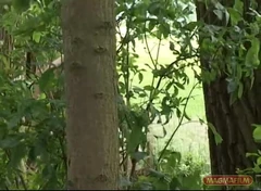 Lesbischer Sex Im Wald Mit Anschliessendem Boquete Mit Einem Fremden (bw)