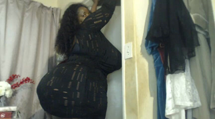 Legendary Booty Overdose: Zralá velká kráska třese svým tlustým šťavnatým zadkem