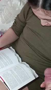 Üvey Kız Kardeşim Okumayla Uğraşırken, Yararlandım Ve Onu Siktim