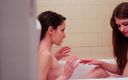 Injoy X: Scenă sexuală la duș cu adolescente lesbiene fierbinți