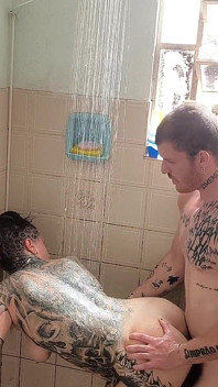 Pantat Besar Di Kamar Mandi