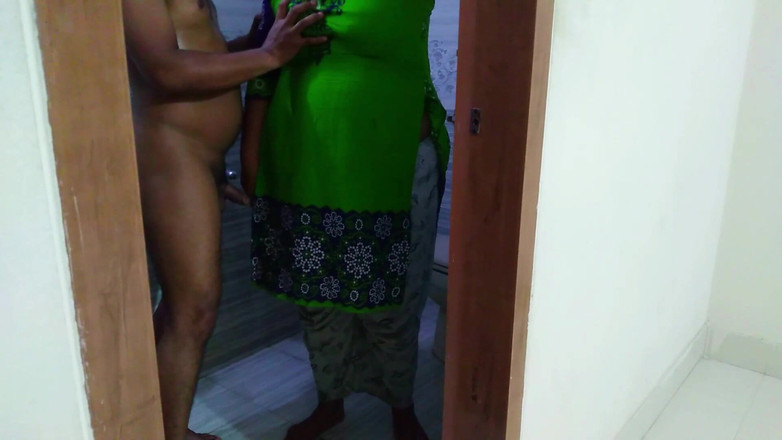 Aria Mia: Tabu bbw sexy nevlastní sestra ošukaná nevlastním bratrem v koupelně,...