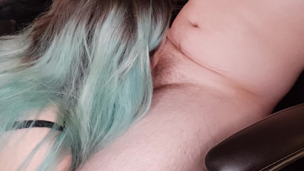 Blowjobs Alice: Teman wanita kolej memberikan blowjob