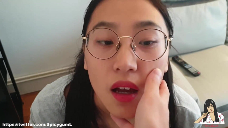 SpicyGum: June LIU - दोहरी चोटी वाली शरारती चीनी छात्रा को अच्छा सबक मिलता है
