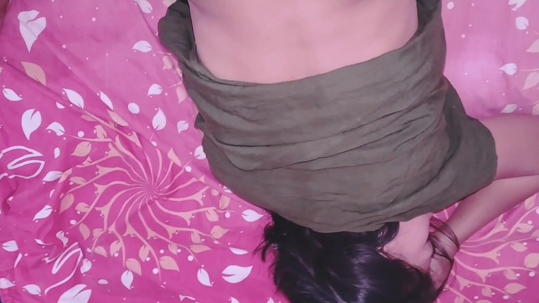 Pasutri indo: 我操了我的继女，直到她感觉良好