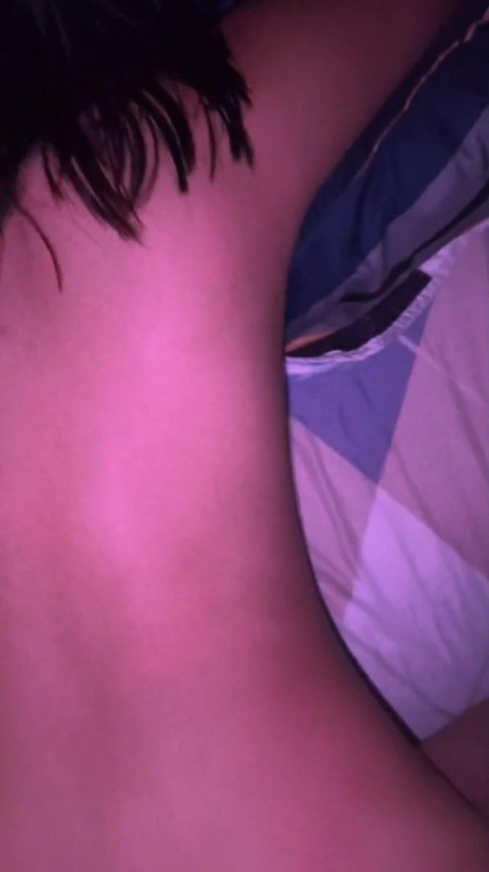 DasheLKI: Mijn kamergenoot neukt me heel hard