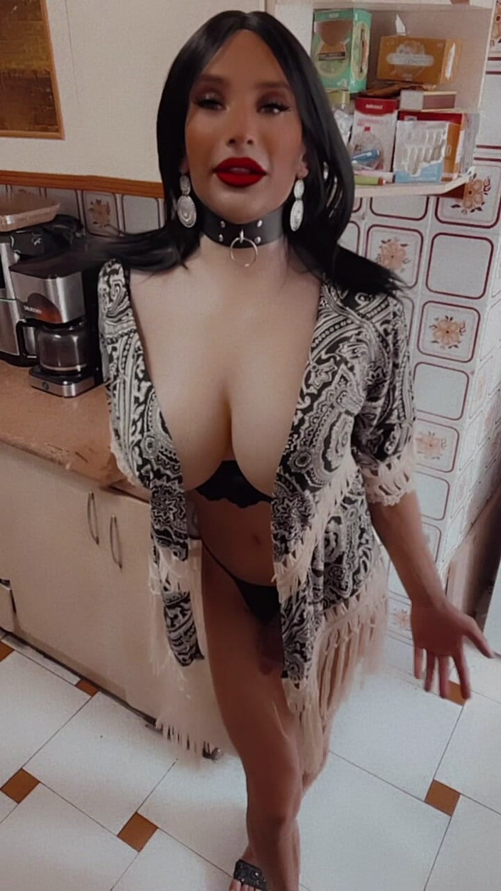 Sissy Slut Brianna: Díváš se na to, jako by to byla odpověď. Není....