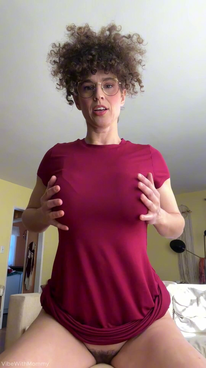 VibeWithMommy: 最好的朋友继母不要撸管指挥