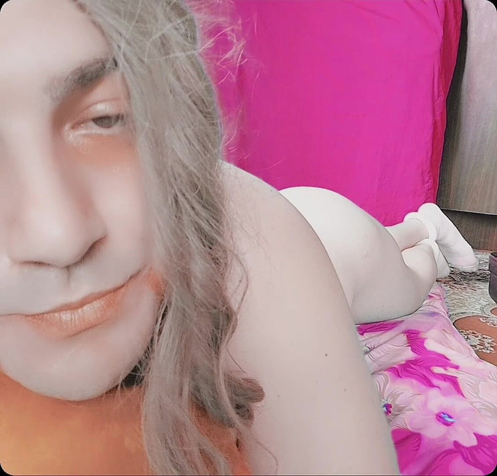 Kitty_Cross: +16 Model remaja blonde transgender comel model sorak awek kolej...