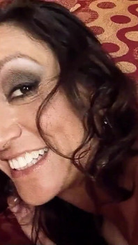 性感熟女persia在房间里被黑人肚子狠操