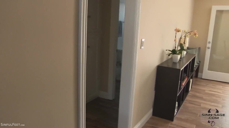 Sinn Sage: Kamu akan bilang padaku menampilkan Sinn Sage