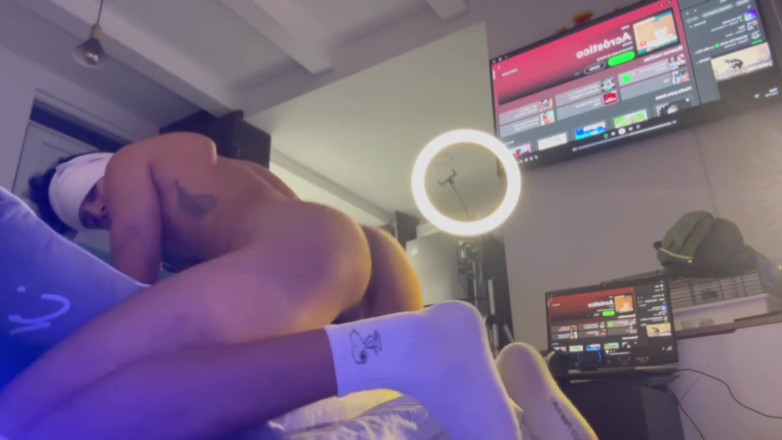 Andcristiann: Straigth verbindet die augen, um sich vorzustellen, dass er einen...