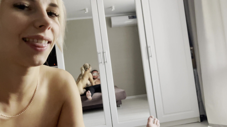Vik1one: Hluboké kouření od sexy blondýnky