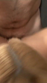 Atemberaubende MILf-blondine reitet diesen schwanz