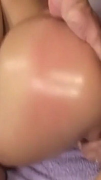 Zralá brunetka MILF prosí o hluboký výstřik do kundičky