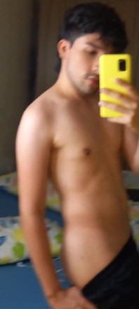 Curious Heterosexual Sending Nude Photos to His Gay Friend