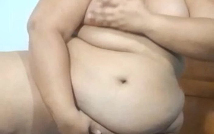 Gordita Culo Rico: Cosa dici se ti trovo con questo culo? Mi masturbo...