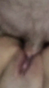 Amatoriale marito cornuto lascia che il suo amico scopi e riceve un creampie moglie alla festa
