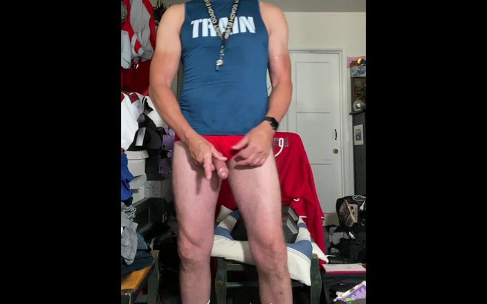 JockDad87: Jockdad87 allena il suo cazzo per sparare la sborra del...