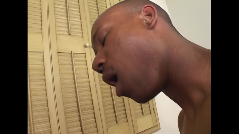 Mother I'd Like to Fuck: Máy bay bà già từ Mali yêu con cu khổng...