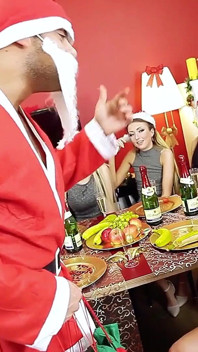 chhah roosi sno maiden apni choot ko santusht kar rahe hain aur santa
