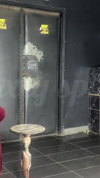 Když roztomilý zákazník stříká do baru N tipy velké! Poskakovala jsem si kundičku do obličeje N Postříkaná všude