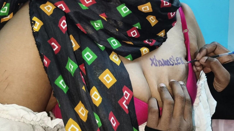 SneakyManner48: Tante india bertato, tiba-tiba aku sama pelanggannya sambil bertato.romantis sama...