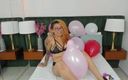 Nia Cavallini: Looner girl अपने गुब्बारे का मजा लेती है