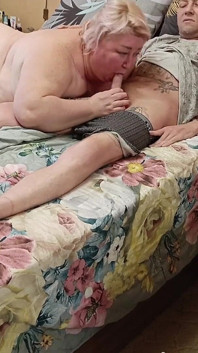 내 자지와 정액을 빨아주는 거유 새엄마