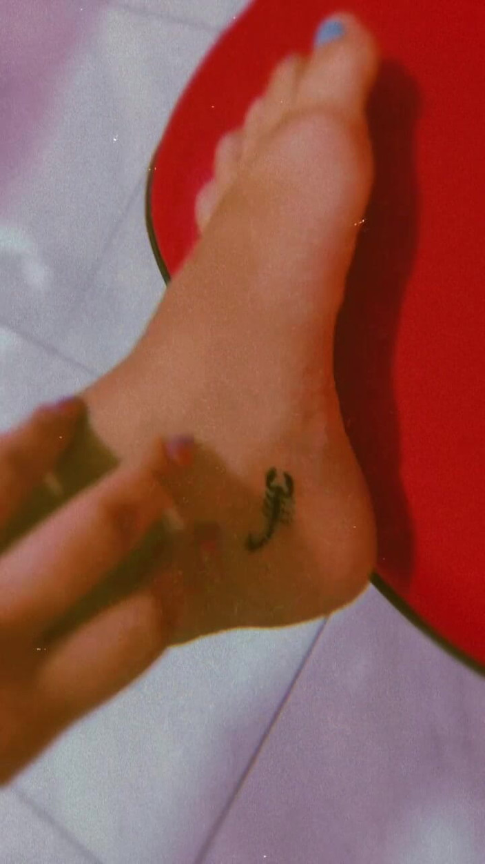 Ayumi Glows: Nohy nové tetování