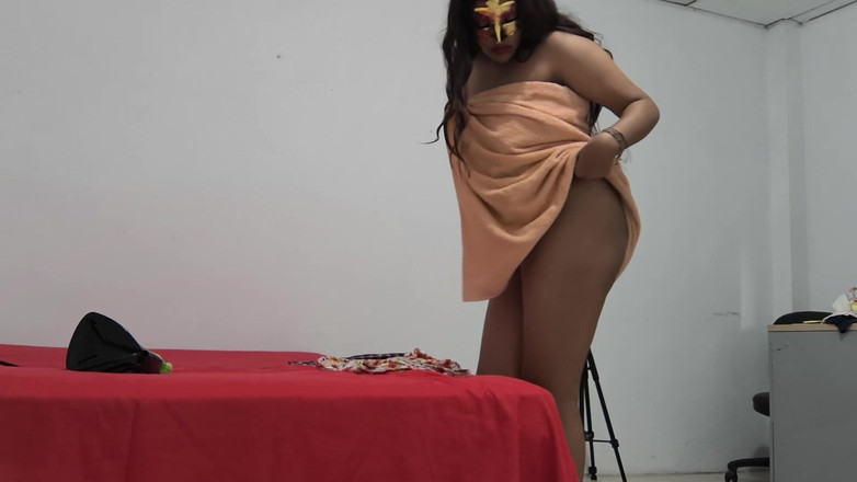 NEGRITA SEXY: Saya Membetulkan Pakaian Seragam Saya Dengan Cara Sensual Sebelum Pergi...