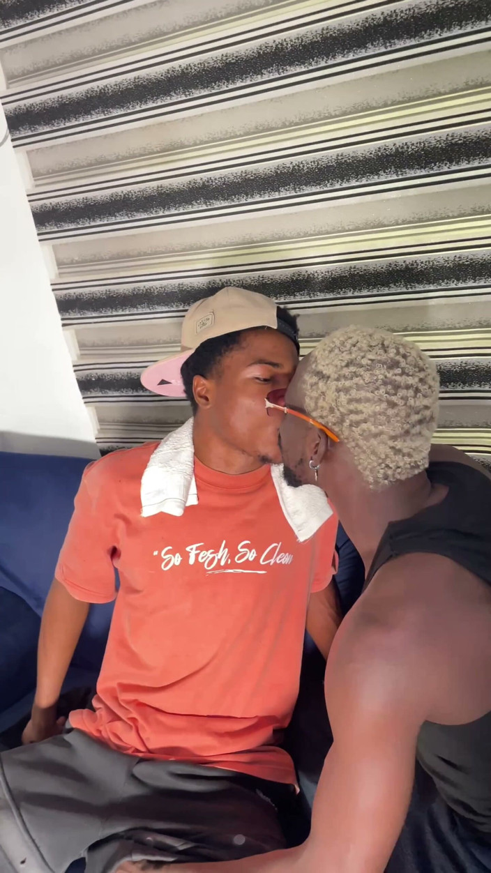 Africa TwinkBoys: Czysta satysfakcja