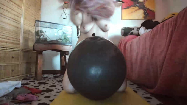 Nicoletta Embassi: Black Latex Domination: Giant Balloon Inflation and Nicoletta's Sensual Clutch