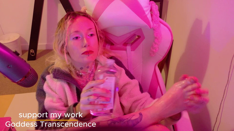 Goddess Transcendence: Paroháčské ponížení otroka zpocené špinavé nohy 4K