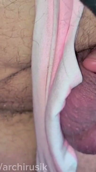 Sissy femboy ngọt ngào bú con cu khổng lồ của anh ấy trong khi làm tình với tinh trùng.