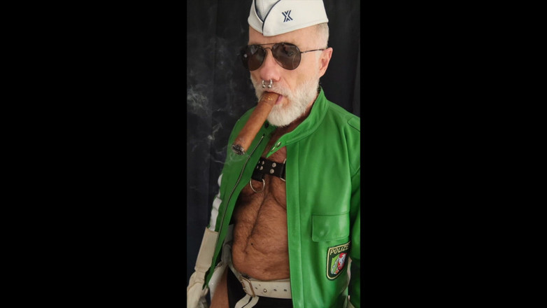 MusclesCigarsFFPig: Le Flic Amateur Ce Cigares