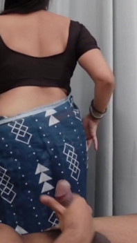 Sexy indická tetička s velkým zadkem Sex s Desi Saree.