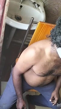 Pareja tamil chupa las tetas en romance