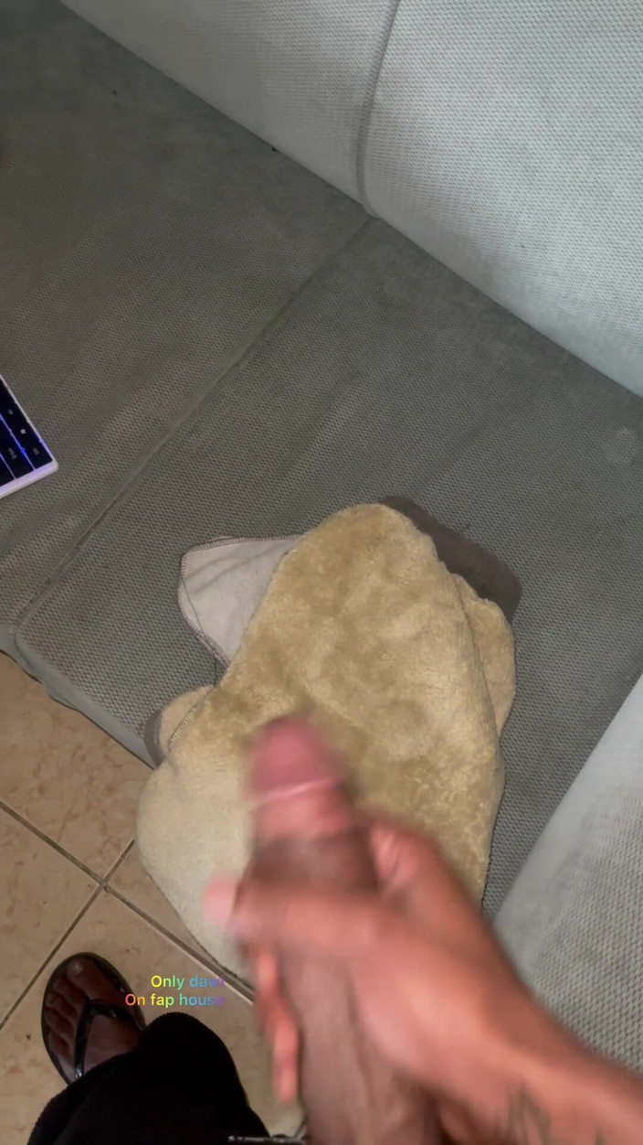 Only_dawi: Le moment incroyable où un beau garçon gay joue avec...