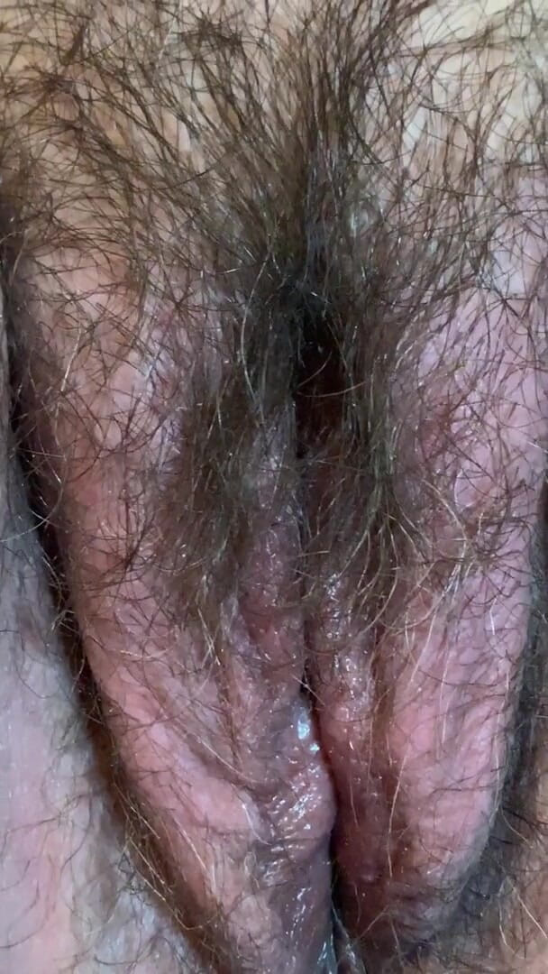 Sex Shaq: Amateur hairy pussy is cuming 3 times with dildo